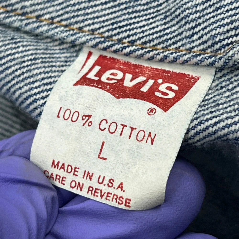 Levis photos material